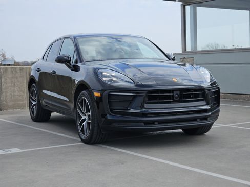 Certified 2025 Porsche Macan image 10