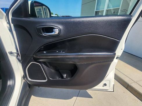 Used 2018 Jeep Compass Latitude w/ Popular Equipment Group AWD/4WD image 19