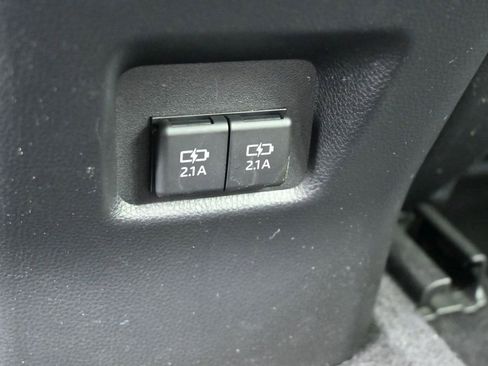 Used 2021 Toyota RAV4 XLE w/ Convenience Package FWD image 16
