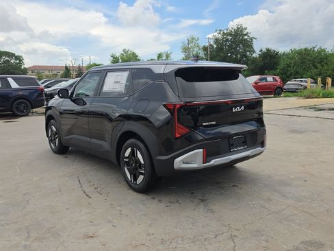 New 2027 Kia Seltos LX FWD image 6