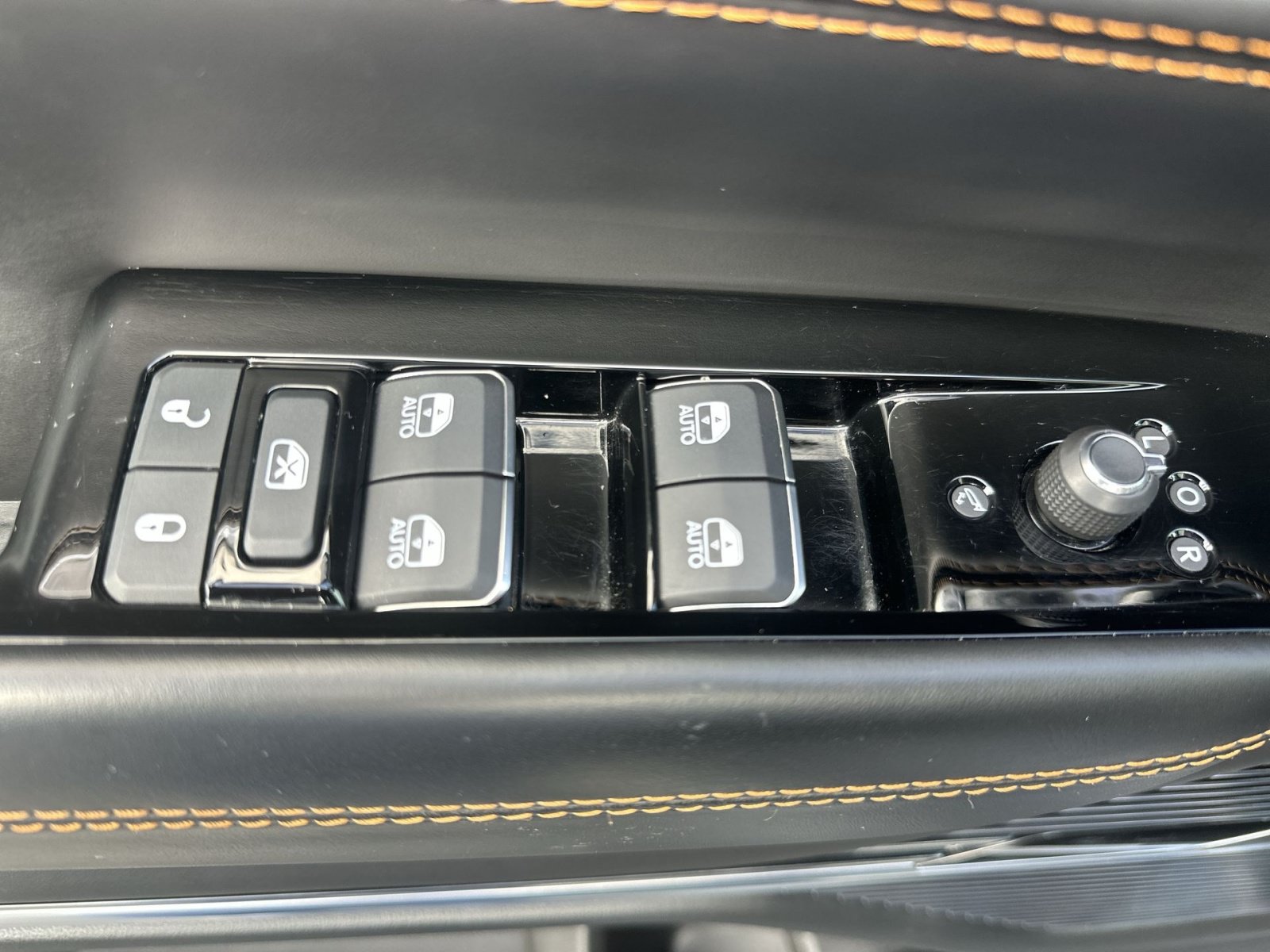Used 2023 Jeep Grand Wagoneer Series III AWD/4WD image 16