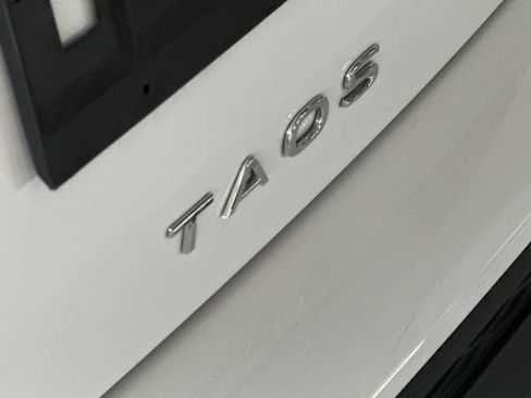 Certified 2023 Volkswagen Taos SE FWD image 10