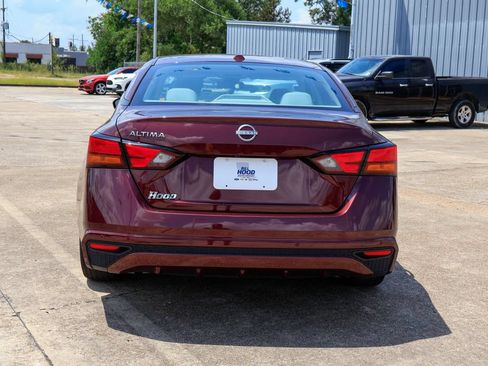 Used 2025 Nissan Altima 2.5 SV FWD image 19