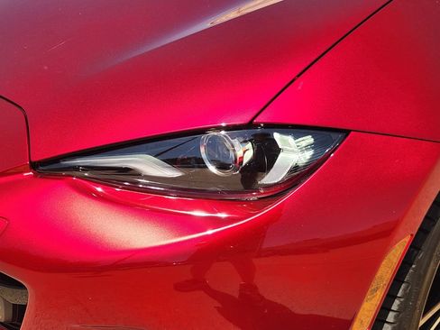 Used 2025 MAZDA MX-5 Miata RF Grand Touring RWD image 10