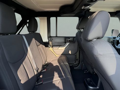 Used 2015 Jeep Wrangler Unlimited Sport w/ Quick Order Package 24S AWD/4WD image 9