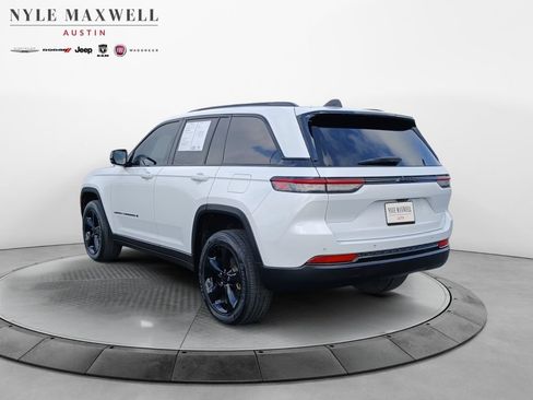Used 2023 Jeep Grand Cherokee Altitude RWD image 14