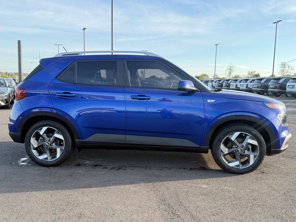 Certified 2024 Hyundai Venue SEL FWD image 4
