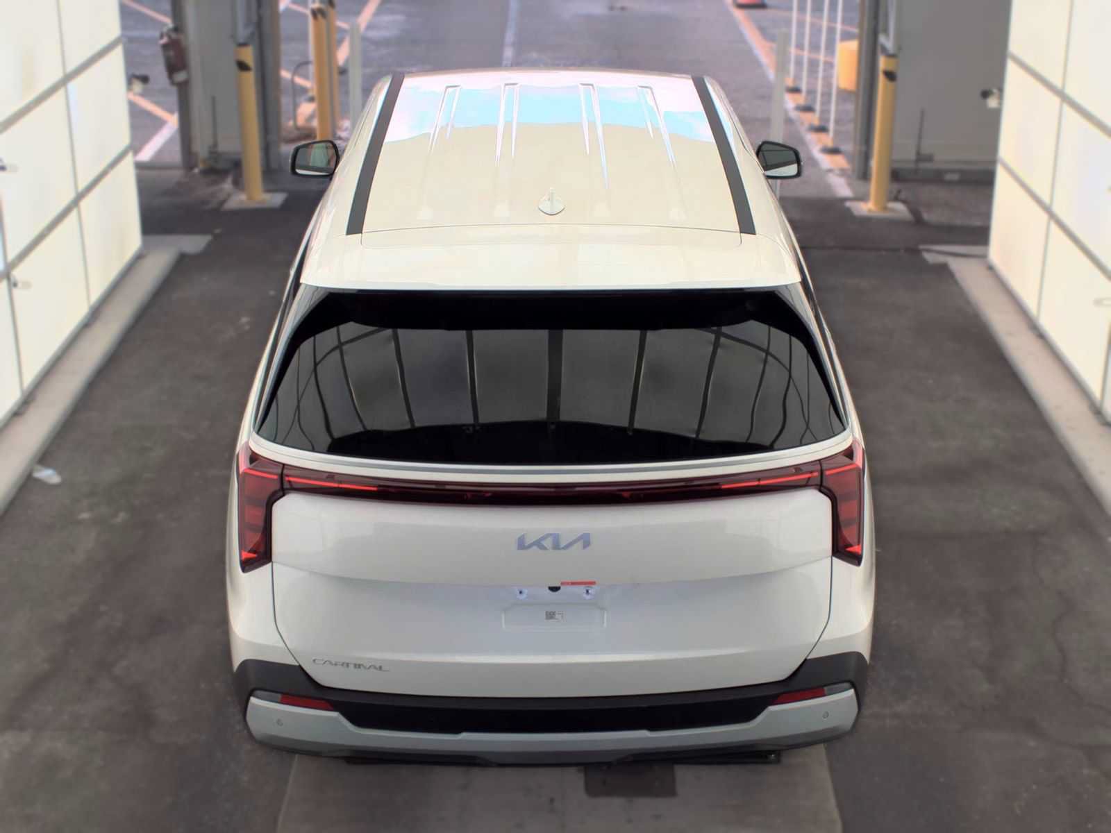 Used 2026 Kia Carnival FWD image 18