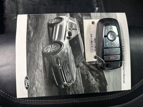 Used 2022 Ford Explorer Platinum w/ Equipment Group 601A AWD/4WD image 43