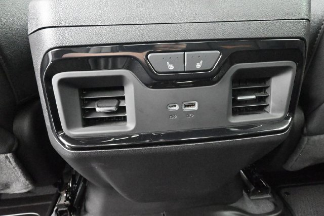 Used 2024 GMC Sierra 1500 AT4 w/ Technology Package AWD/4WD image 29