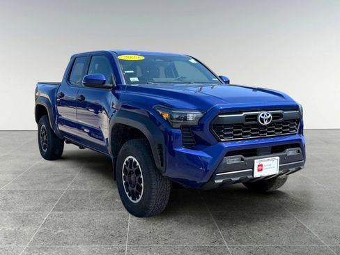 Used 2024 Toyota Tacoma TRD Off-Road w/ TRD Off Road Upgrade Package AWD/4WD image 8