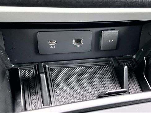 Used 2024 Land Rover Defender 110 S image 35