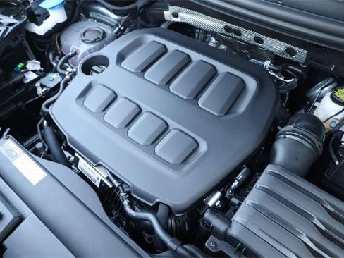 New 2025 Volkswagen Tiguan SE image 25