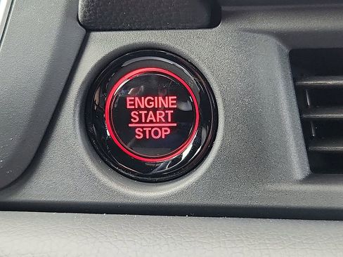 Used 2025 Honda Pilot Sport image 29