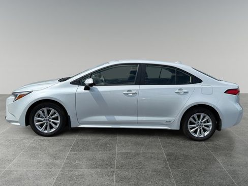 Certified 2025 Toyota Corolla LE w/ LE Premium Package AWD/4WD image 3