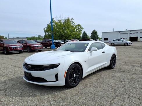 Used 2022 Chevrolet Camaro LT RWD image 3