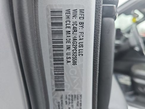 Used 2023 Jeep Grand Cherokee Altitude image 37