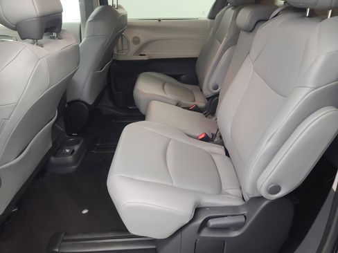 Used 2024 Toyota Sienna XLE image 18