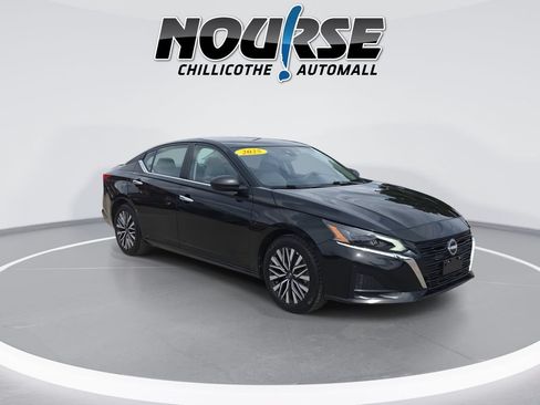 Used 2025 Nissan Altima 2.5 SV FWD image 2
