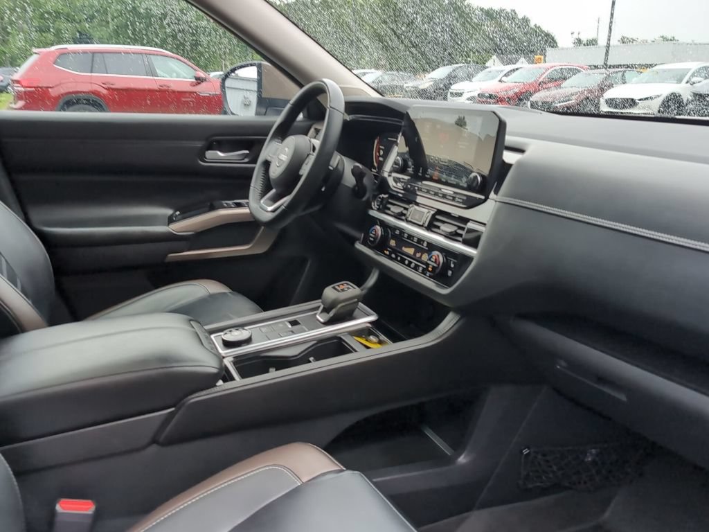 Used 2023 Nissan Pathfinder Platinum AWD/4WD image 8