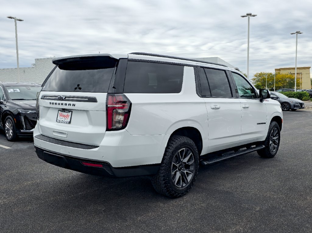 Certified 2023 Chevrolet Suburban Z71 w/ Luxury Package AWD/4WD image 8