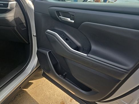 Used 2022 Toyota Highlander XLE image 73