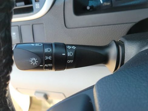 Used 2012 Toyota Camry XLE w/ Leather Pkg FWD image 15