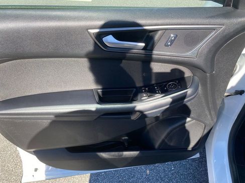 Used 2018 Ford Edge SE image 11