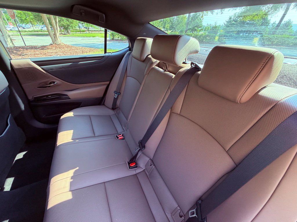 Certified 2025 Lexus ES 300h w/ Premium Package FWD image 14