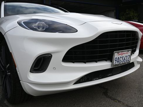 Used 2022 Aston Martin DBX AWD/4WD image 8