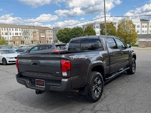 Used 2018 Toyota Tacoma TRD Sport AWD/4WD image 11
