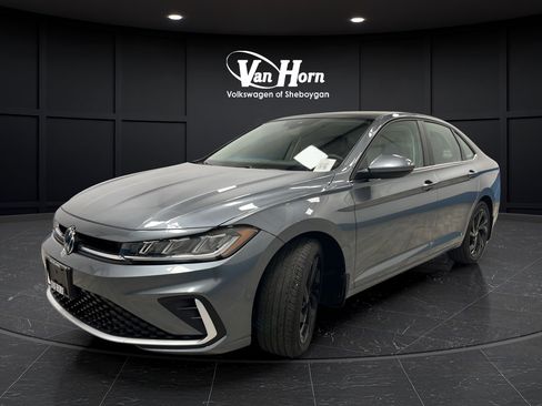 Used 2025 Volkswagen Jetta SE w/ Sunroof Package FWD image 3