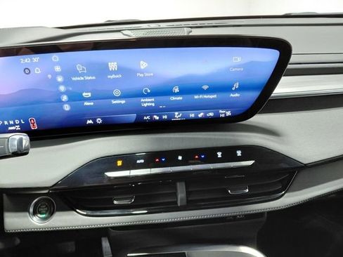 Used 2025 Buick Enclave Preferred image 31