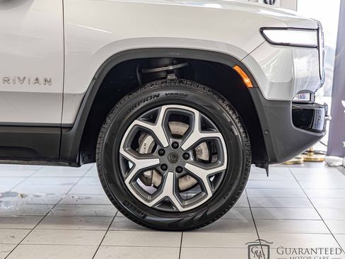 Used 2024 Rivian R1S Adventure image 12