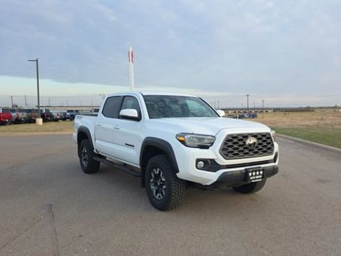 Used 2022 Toyota Tacoma TRD Off-Road w/ Technology Package image 4