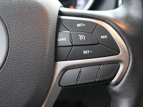 Used 2020 Jeep Grand Cherokee Altitude AWD/4WD image 22
