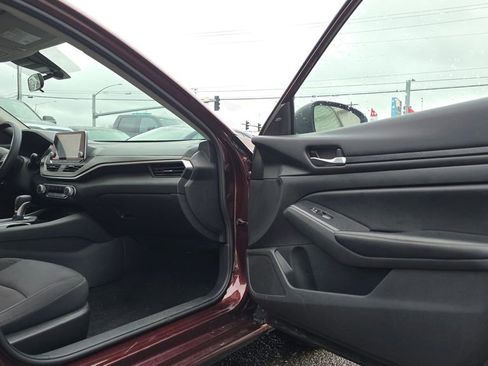 Used 2024 Nissan Altima 2.5 SV image 10