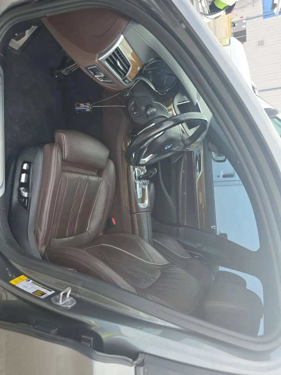 Used 2019 BMW 750i w/ M Sport Package RWD image 7