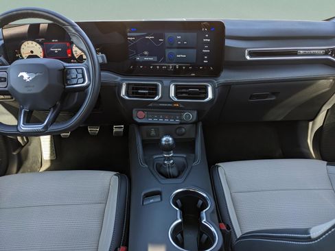 Used 2025 Ford Mustang GT Premium image 33