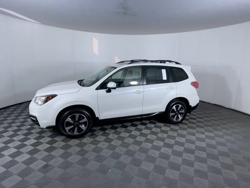 Used 2017 Subaru Forester 2.5i Premium w/ All-Weather Package image 4