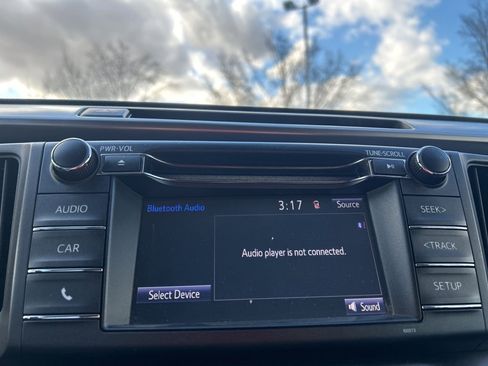 Used 2018 Toyota RAV4 LE image 13