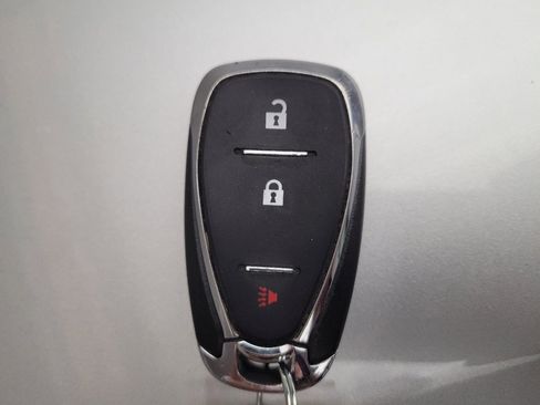 Used 2021 Chevrolet Equinox LS w/ LS Convenience Package image 32