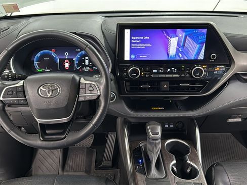 Used 2023 Toyota Highlander Limited image 9