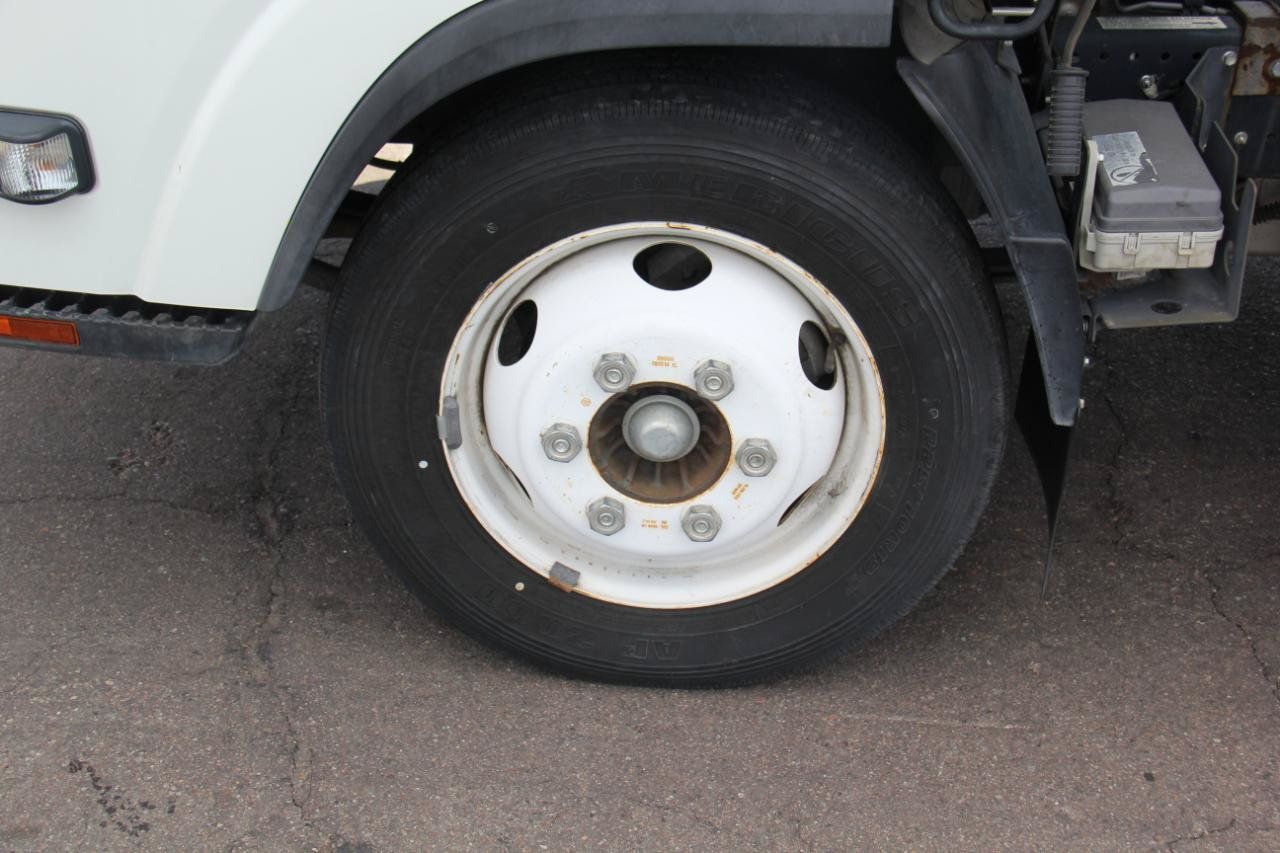 Used 2018 Isuzu NPR RWD image 18