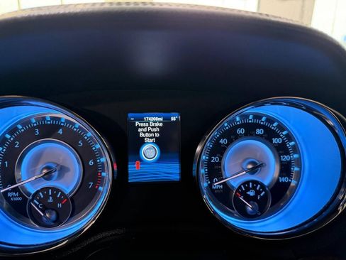 Used 2013 Chrysler 300 image 28