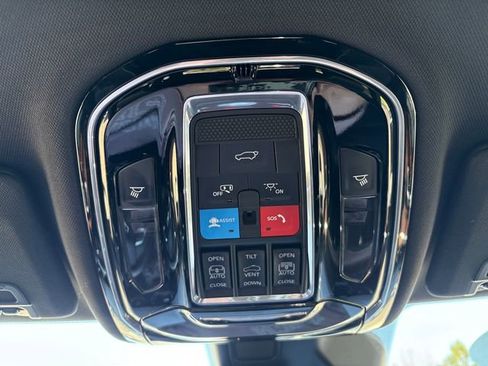 Used 2023 Jeep Grand Cherokee Summit w/ Advanced Protech Group IV AWD/4WD image 15