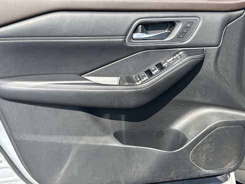 Used 2021 Nissan Rogue SL w/ Premium Package image 24