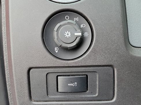 Used 2012 Ford F150 XLT w/ XLT Chrome Pkg image 22