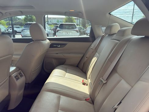 Used 2015 Nissan Altima 2.5 SL w/ Technology Package FWD image 10