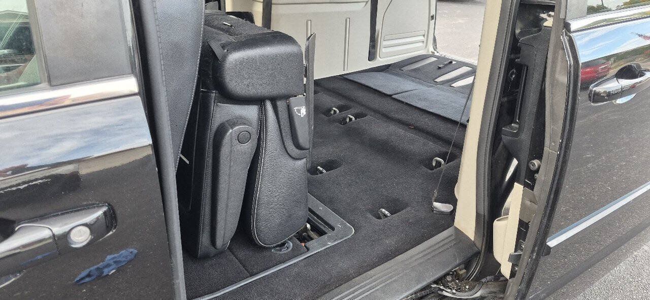Used 2017 Dodge Grand Caravan SXT FWD image 29